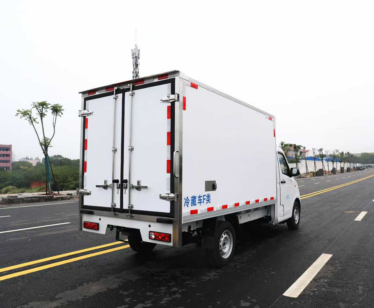 吉利遠程F1E純電動冷藏車8方圖片4