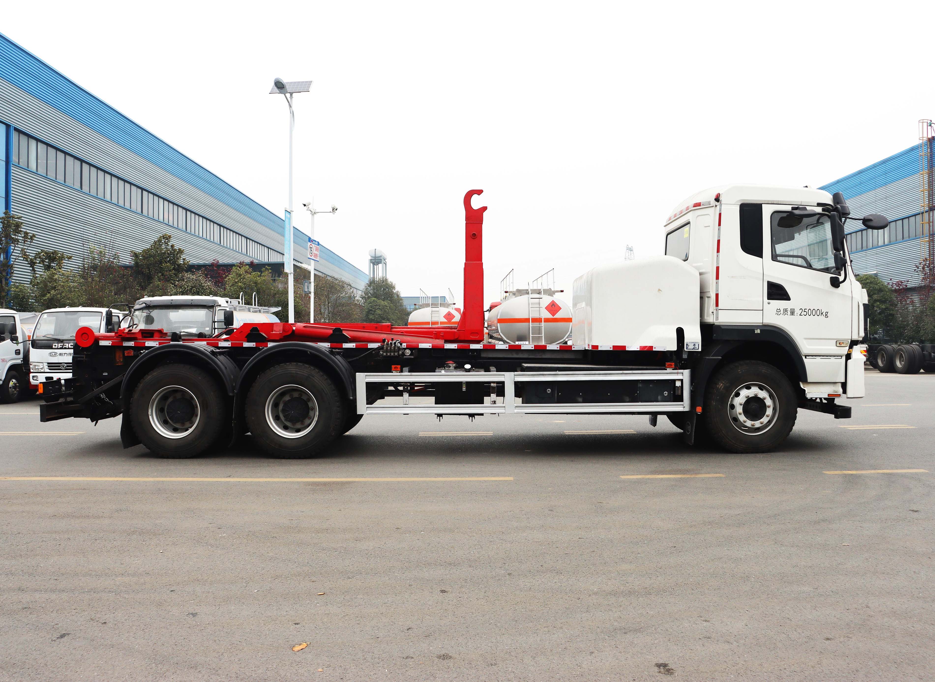 東風(fēng)天錦18方純電動(dòng)車廂可卸式垃圾車圖片1