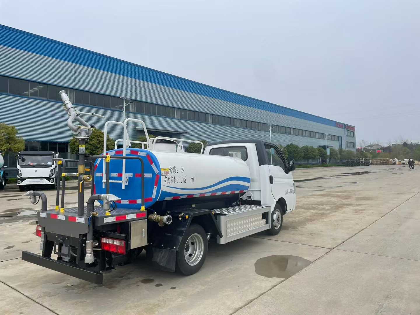 程力壹為2.5方純電動綠化噴灑車灑水車圖片3