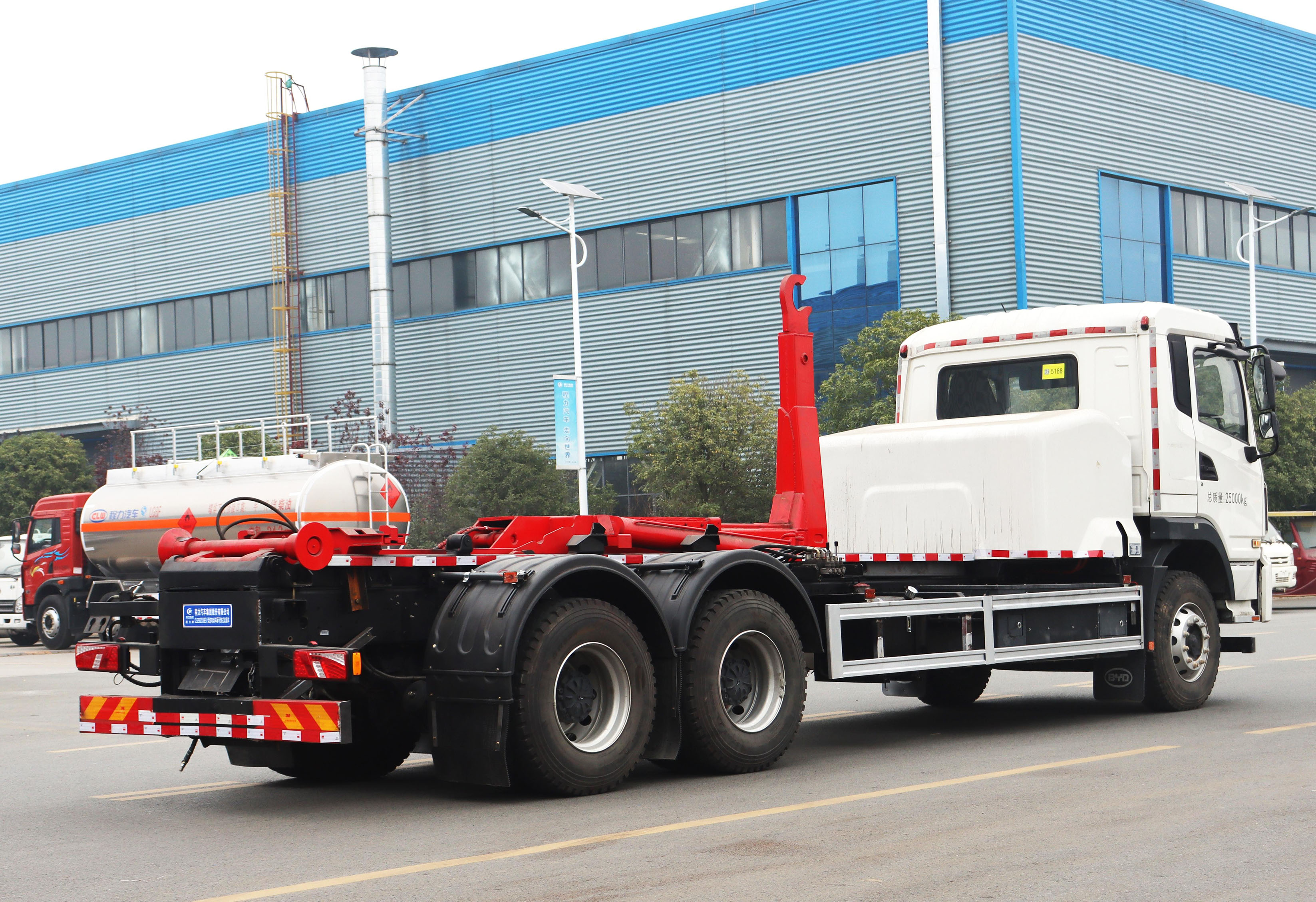 東風(fēng)天錦18方純電動(dòng)車廂可卸式垃圾車圖片2