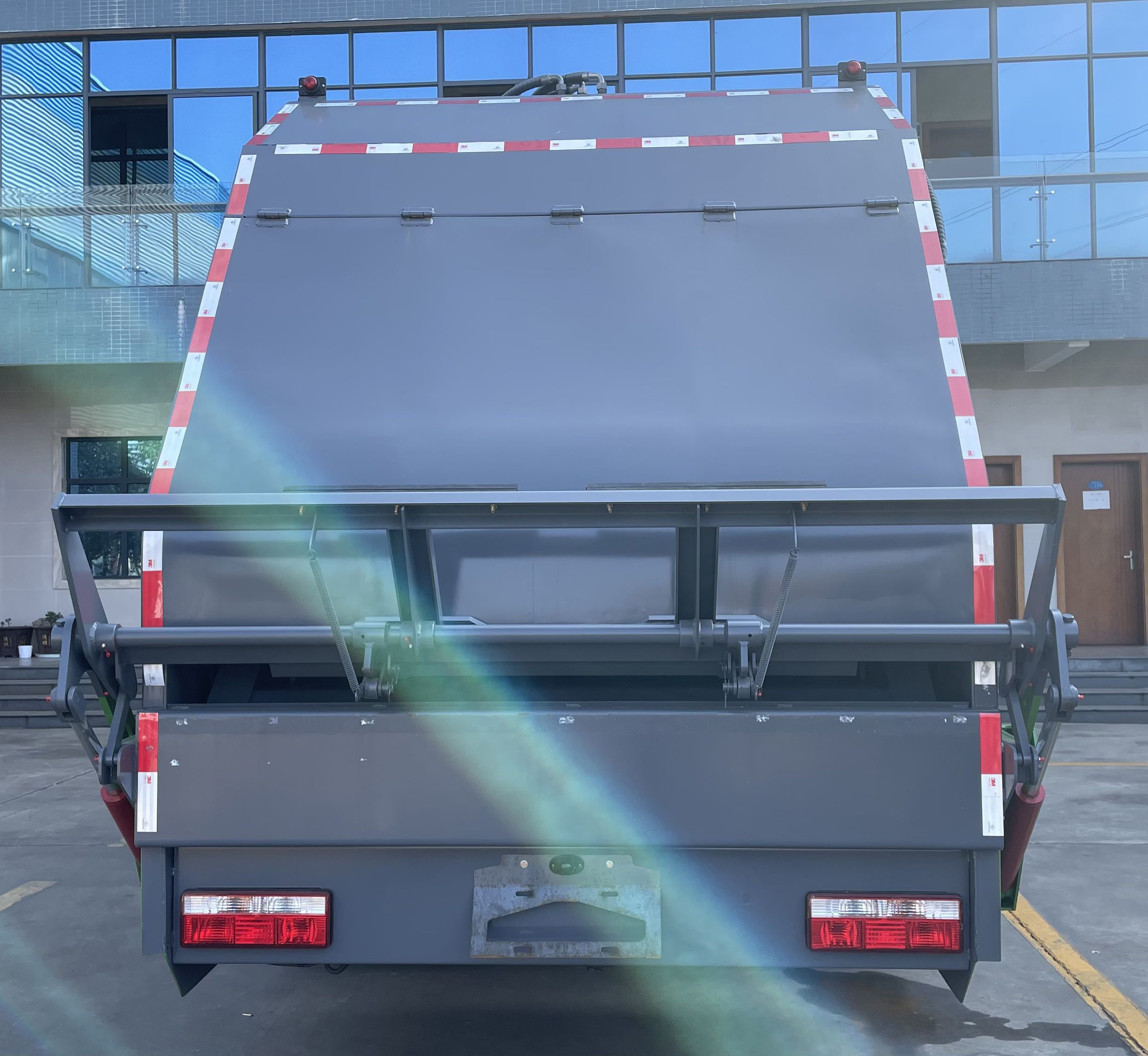 東風凱普特12方純電動壓縮垃圾運輸車圖片5