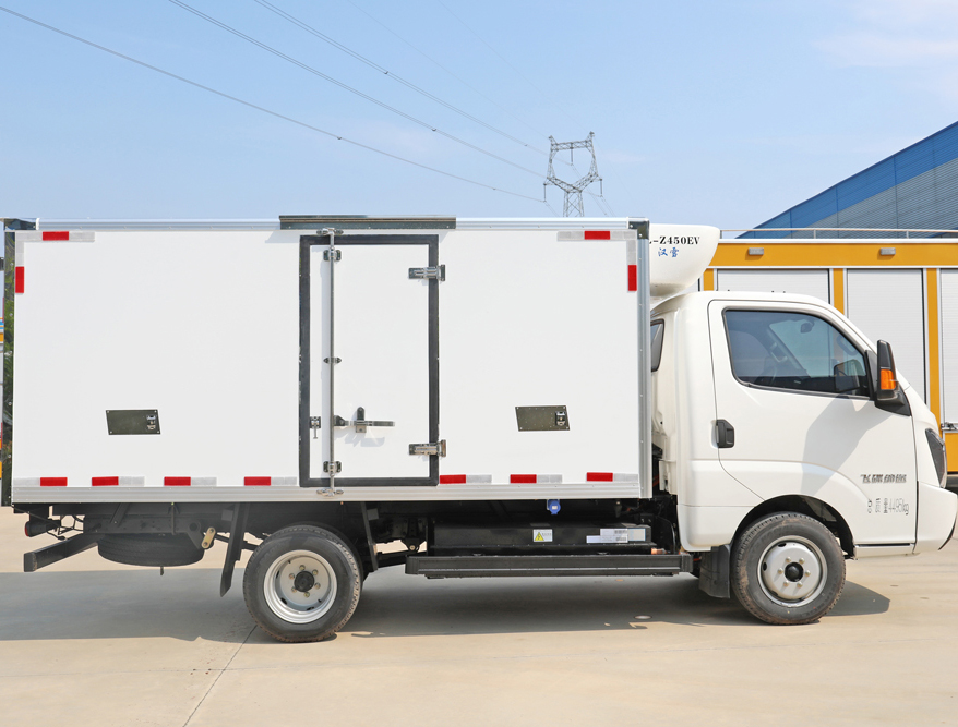 飛碟締途EF3純電動(dòng)63.75度冷藏車圖片3