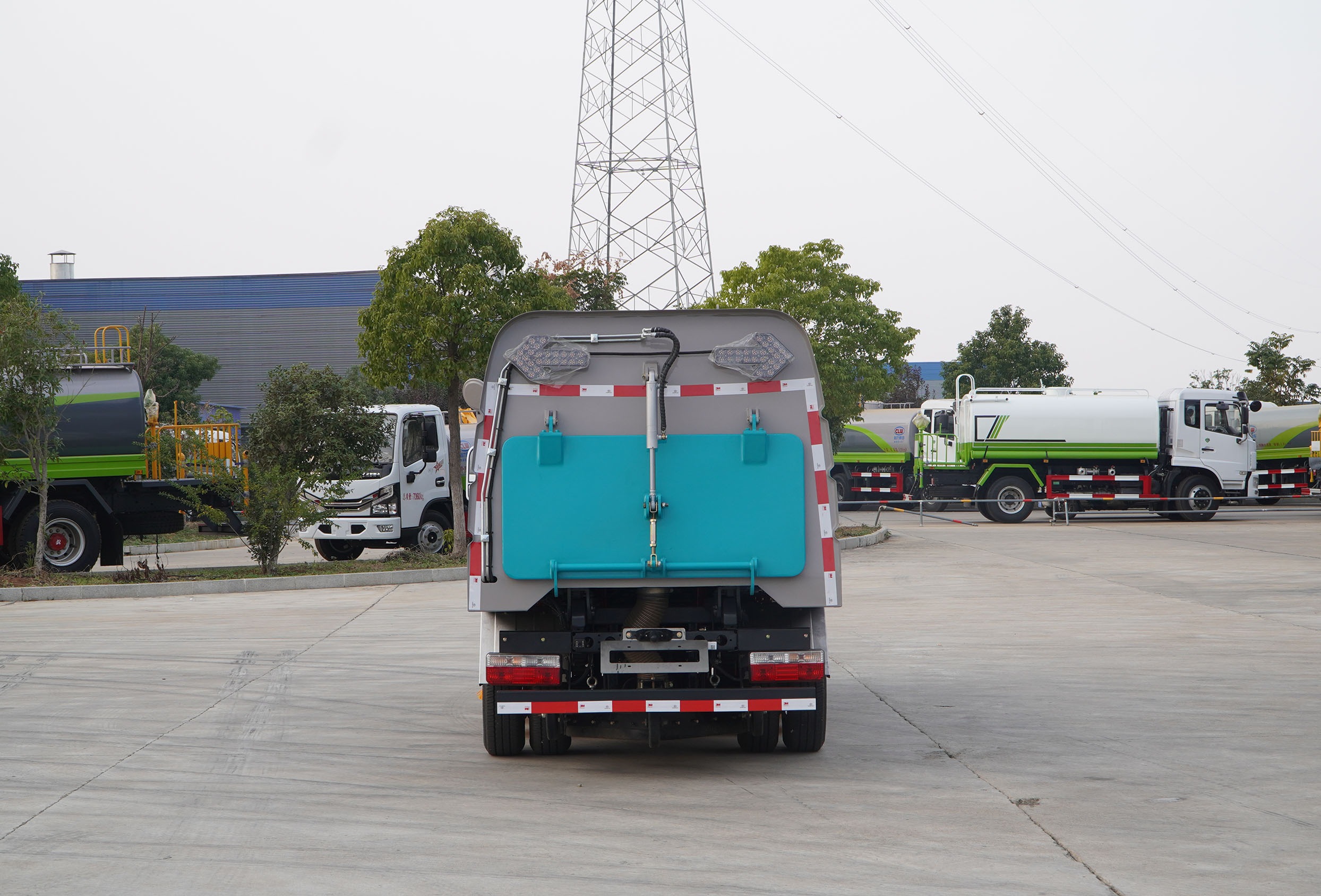 東風(fēng)途逸純電動(dòng)2.5方掃路車(chē)圖片5