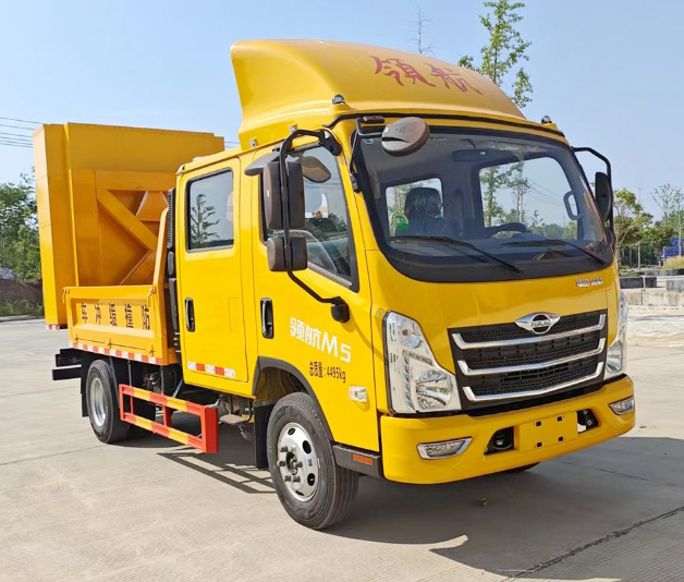 福田領(lǐng)航M5雙排藍(lán)牌100K防撞緩沖車