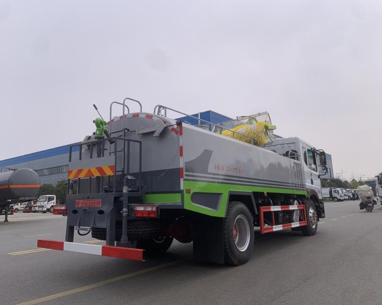 東風(fēng)多利卡10方隧道清洗車圖片5