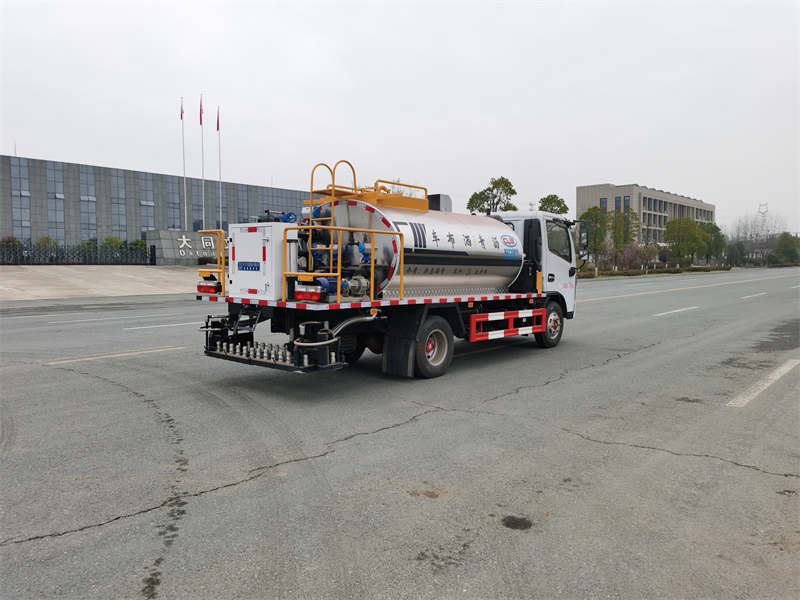 東風多利卡2.36方瀝青灑布車圖片4