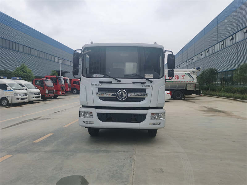 東風(fēng)多利卡9.1方標(biāo)準(zhǔn)型瀝青灑布車(chē)圖片2