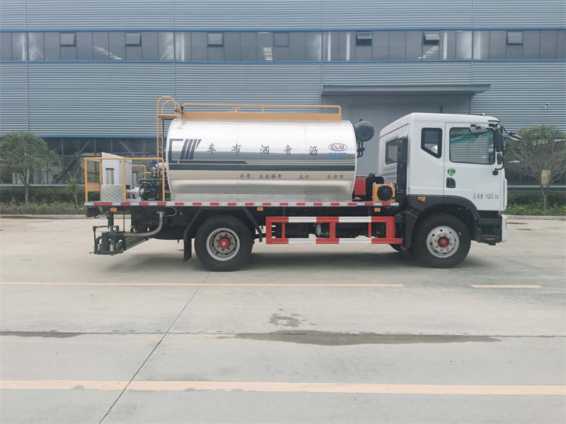 東風(fēng)多利卡9.1方標(biāo)準(zhǔn)型瀝青灑布車(chē)圖片3