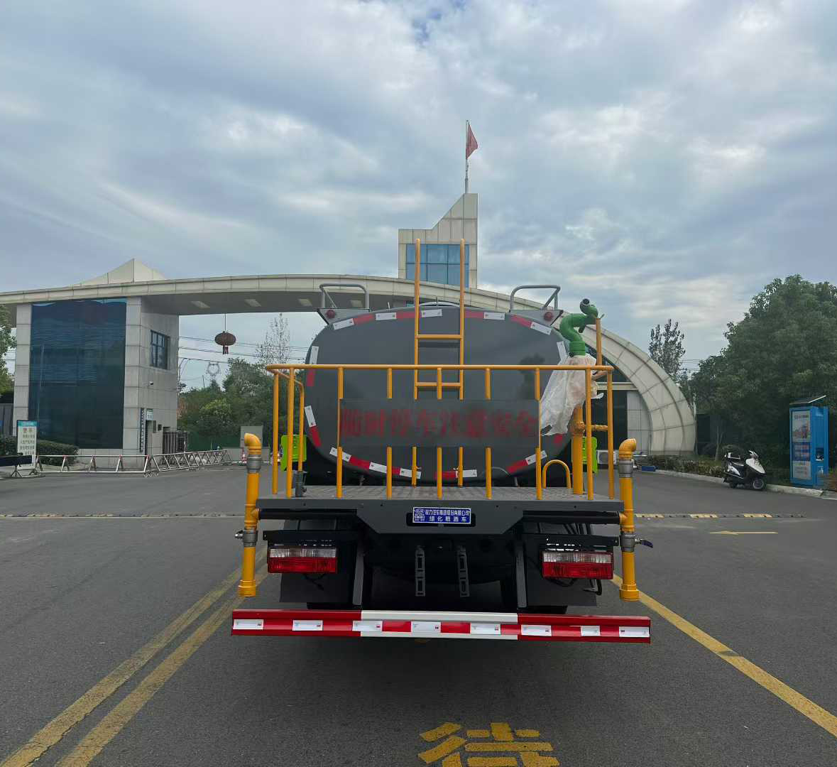 新款東風(fēng)福瑞卡8方綠化噴灑車霧炮灑水車圖片5