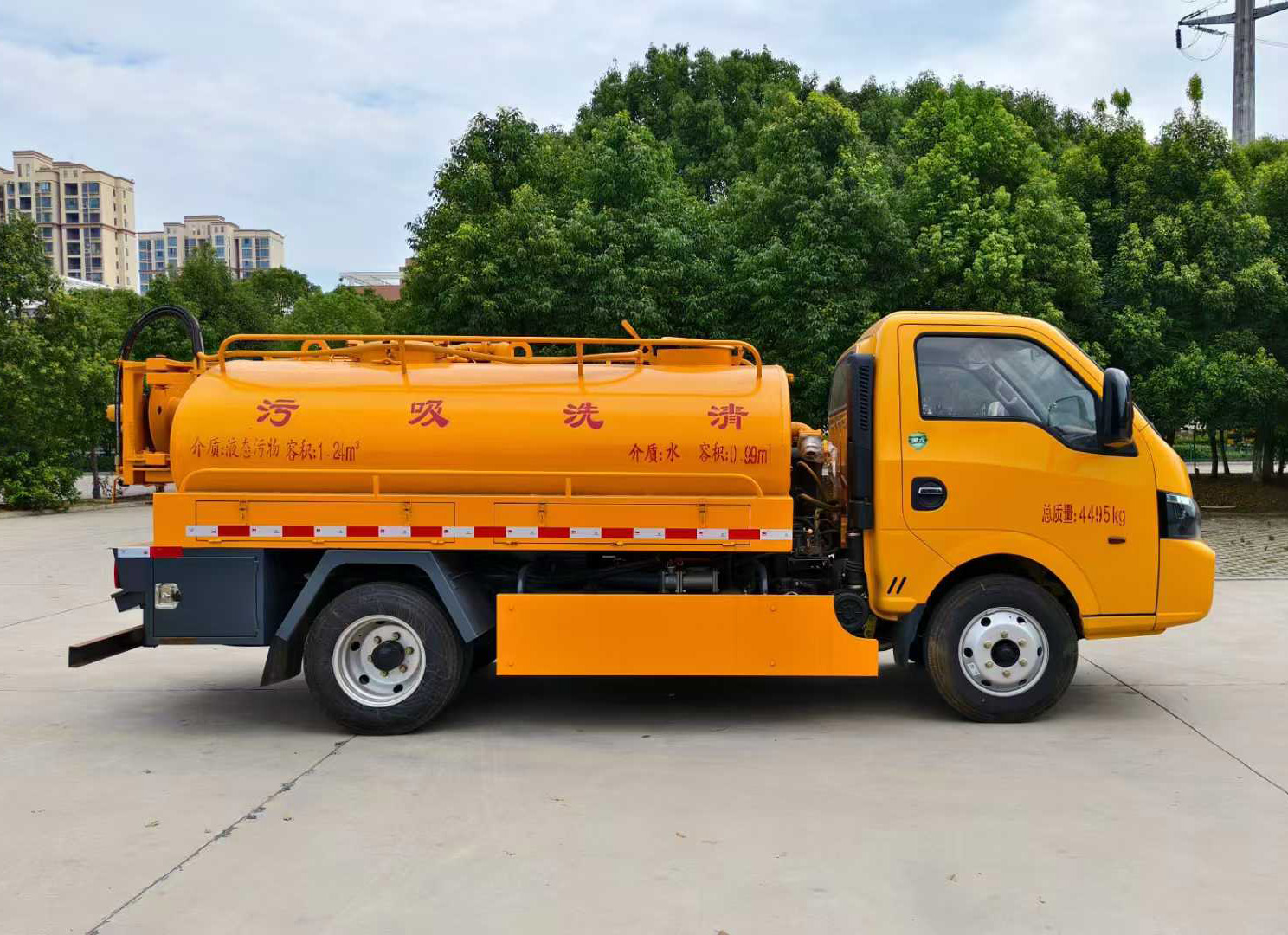 東風途逸藍牌1.24方清洗吸污車圖片3