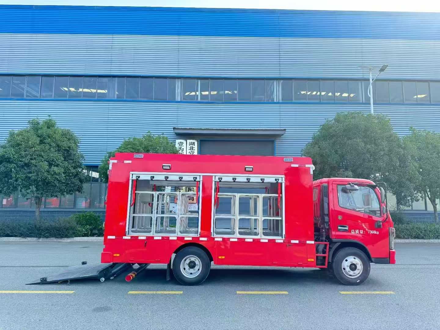 東風(fēng)多利卡高端裝備運(yùn)輸車圖片4